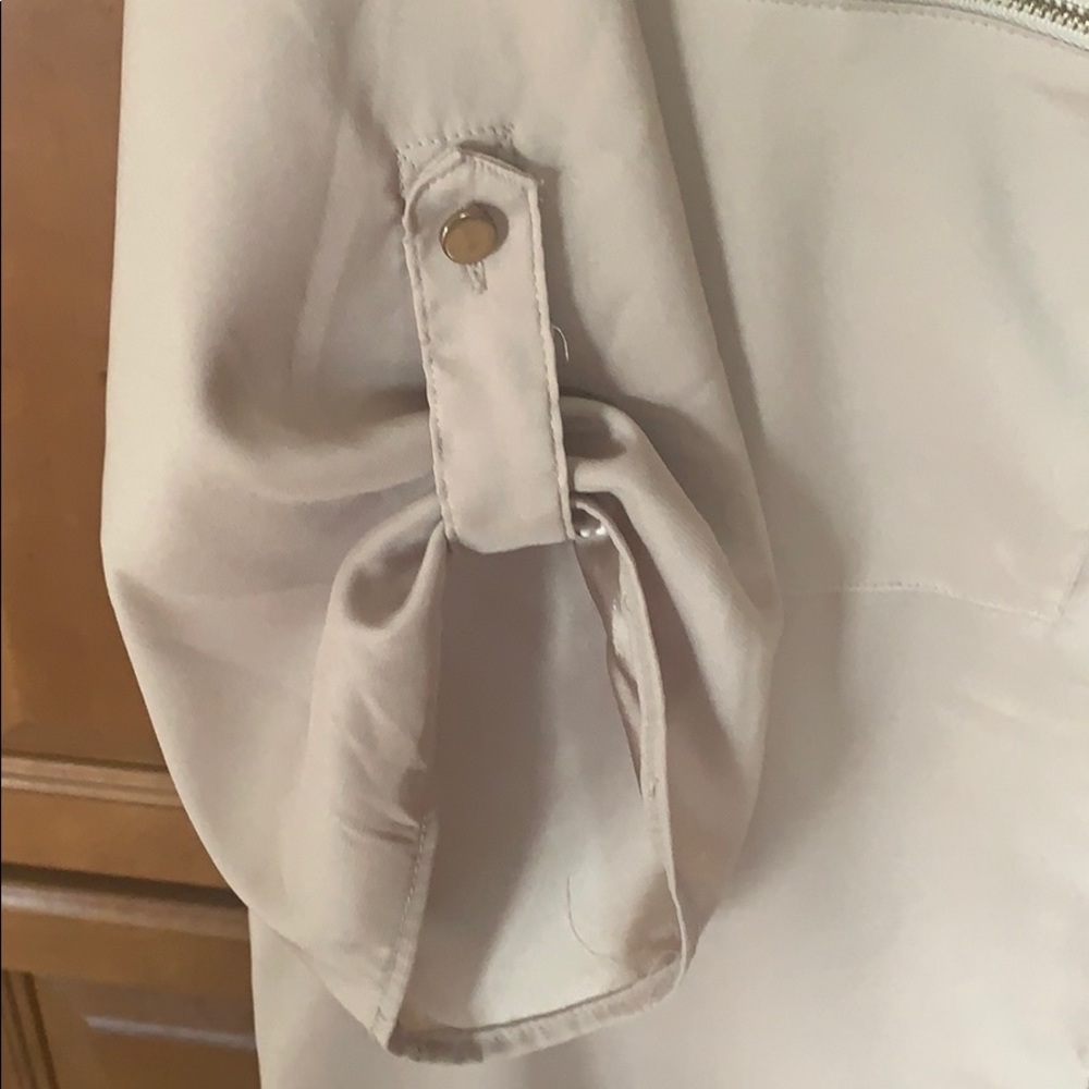 Tan blouse - Picture 4 of 5